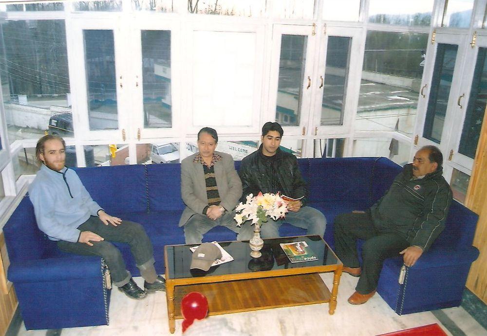 Hotel Zahgeer Continental - Srinagar Exteriör bild
