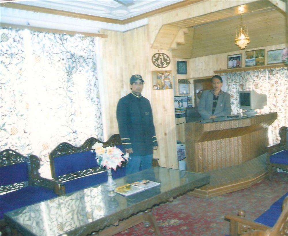 Hotel Zahgeer Continental - Srinagar Exteriör bild