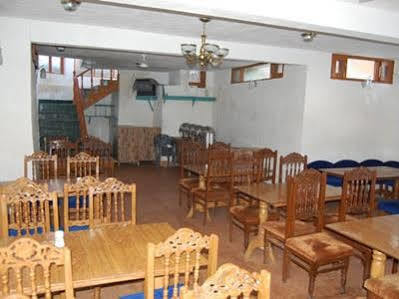 Hotel Zahgeer Continental - Srinagar Exteriör bild